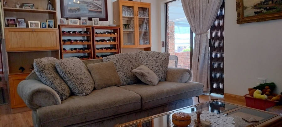 4 Bedroom Property for Sale in Fraaiuitsig Western Cape